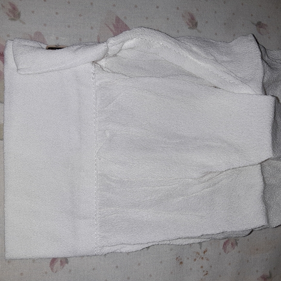 Long Sleeve V-neck Twust Front Top - Picture 8 of 8